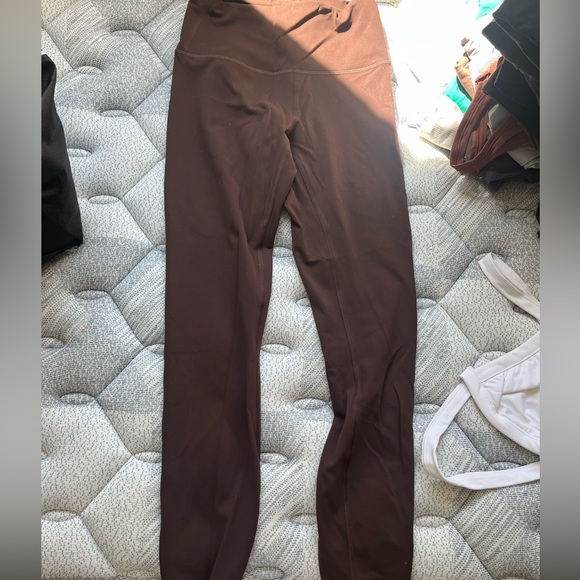 SPECIAL Lululemon MUSKOKA Wunder Train 25’ size 6, with MUSKOKA heat press. - Picture 3 of 5